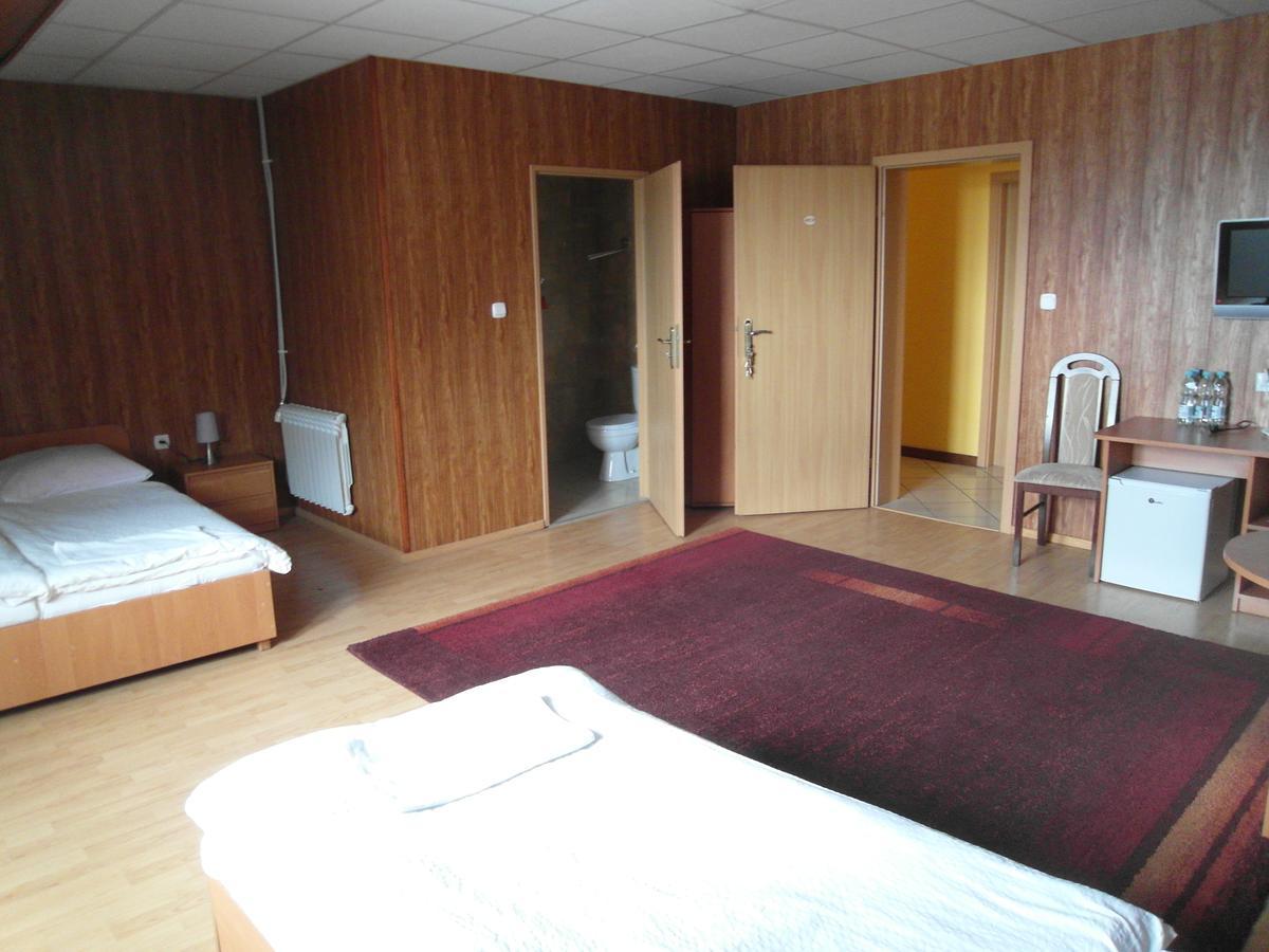 Pomorska Zajazd Restauracja Czaplinek Luaran gambar